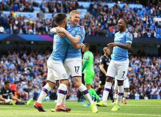 克氏之子的重生之路：从天才少年到隐形人再到巴萨青训新星（克氏之子的逆袭轨迹：从天才少年到默默无闻，再到巴萨青训新星）