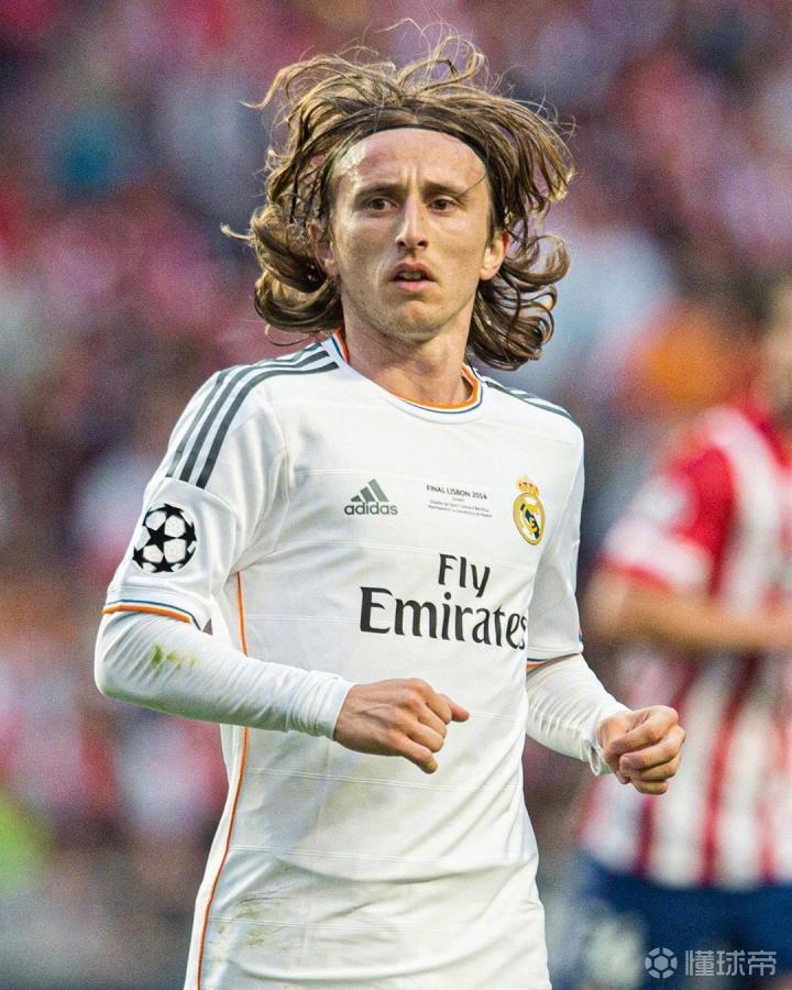 维罗纳vs帕尔马：加利亚尔迪尼、焦瓦内首发，库特罗内、马特奥-佩莱格里诺出战（维罗纳迎战帕尔马：加利亚尔迪尼、焦瓦内首发，库特罗内与马特奥-佩莱格里诺登场）