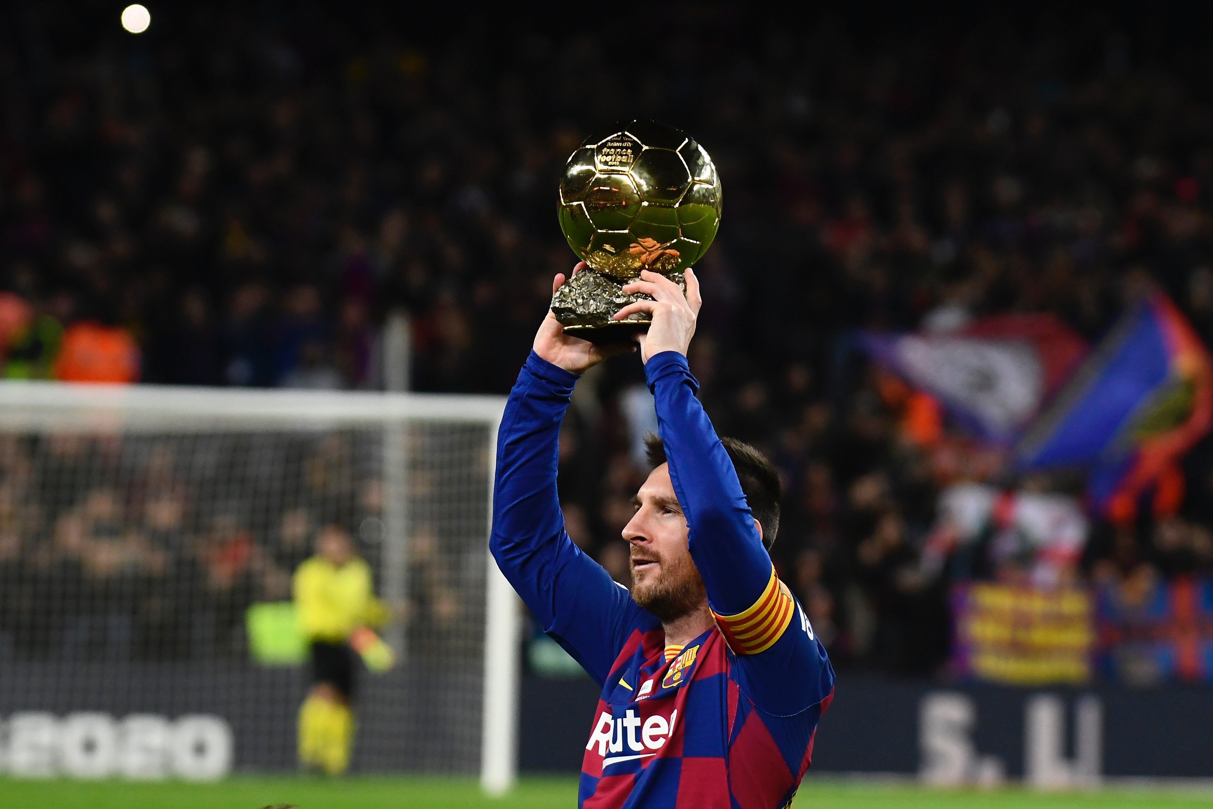 老当益壮，奥巴梅扬实现职业生涯400球里程碑（奥巴梅扬完成生涯400球壮举，宝刀未老）