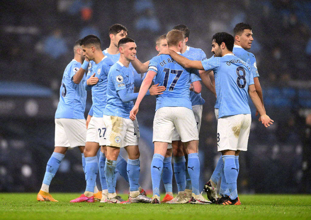 马刺客场115-102击败开拓者，福克斯37分带队取胜，展现全面实力。（马刺115-102客场力克开拓者，福克斯37分领衔，球队展现全方位实力）