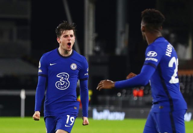 青岛西海岸晒视频：把口号带到诺坎普，老外喊“战斗青岛队”（青岛西海岸发布视频：将口号带到诺坎普，外籍球迷齐声高喊“战斗青岛队”）