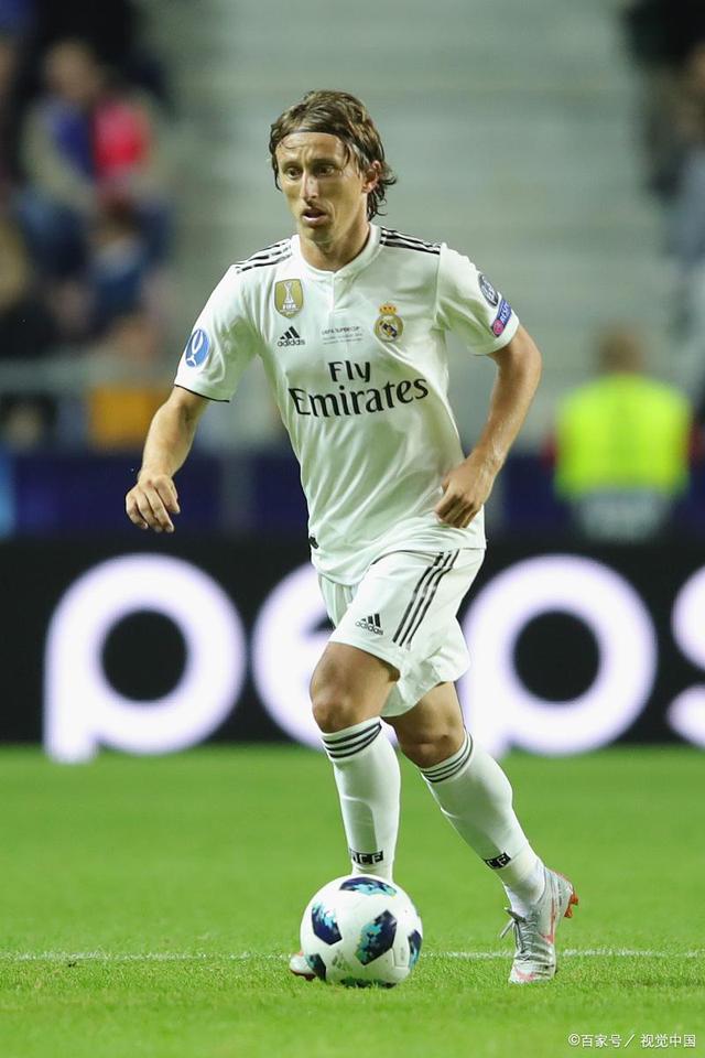 拜仁莱万多夫斯基关键进球锁定胜局（莱万多夫斯基制胜一球助拜仁取胜）