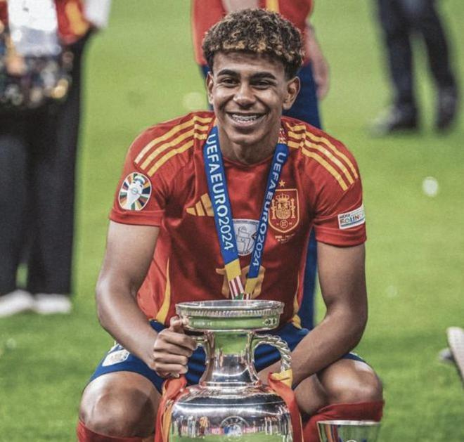 媒体人：23岁华裔中场瑞安-蒂格即将加盟上海海港（消息称23岁华裔中场瑞安·蒂格接近签约上海海港）