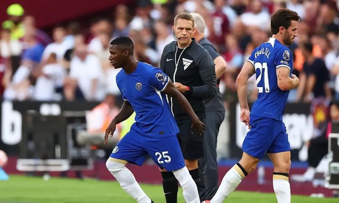 18岁“杜锋接班人”惊艳表现，广东男篮迎来新‘锋线大脑’（18岁杜锋接班人闪耀全场，广东男篮迎来锋线新大脑）