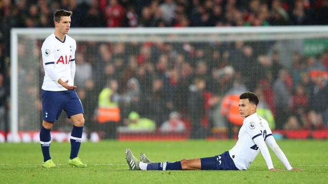 荣耀时刻，姆巴佩领取皇马11月最佳球员奖（姆巴佩荣膺皇马11月最佳球员）